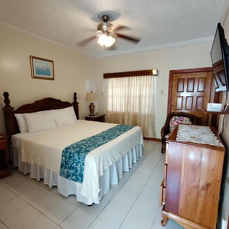 Rayon Hotel Negril Buitenkant foto