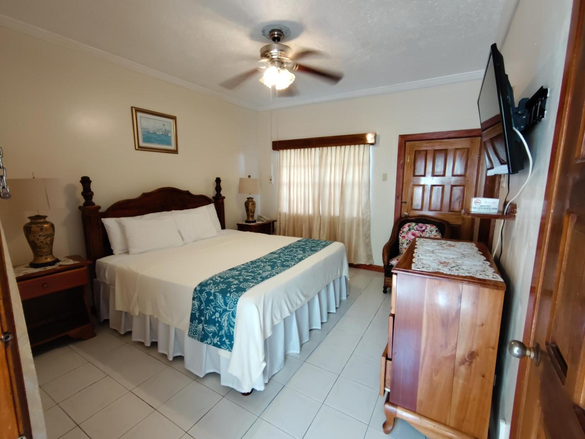 Rayon Hotel Negril Buitenkant foto