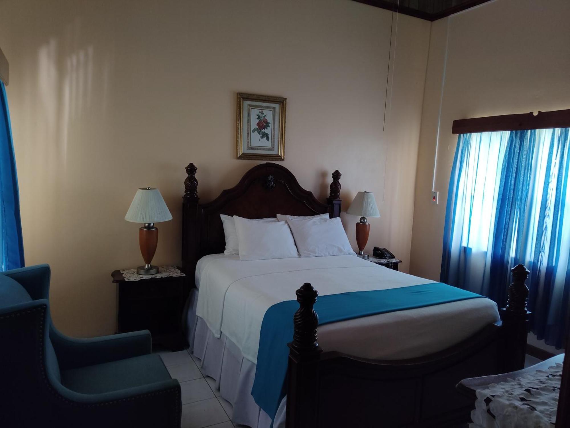 Rayon Hotel Negril Buitenkant foto