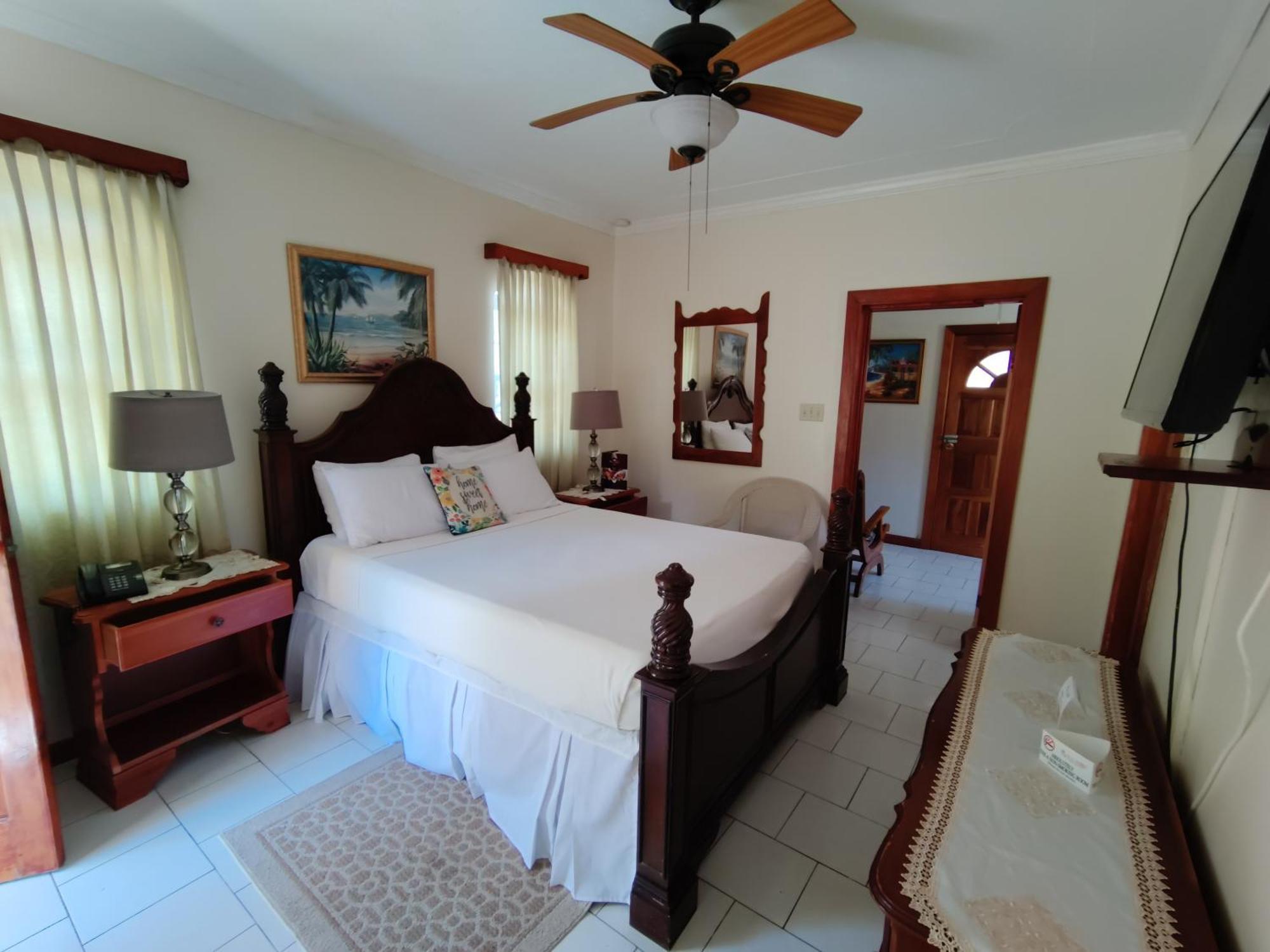 Rayon Hotel Negril Buitenkant foto
