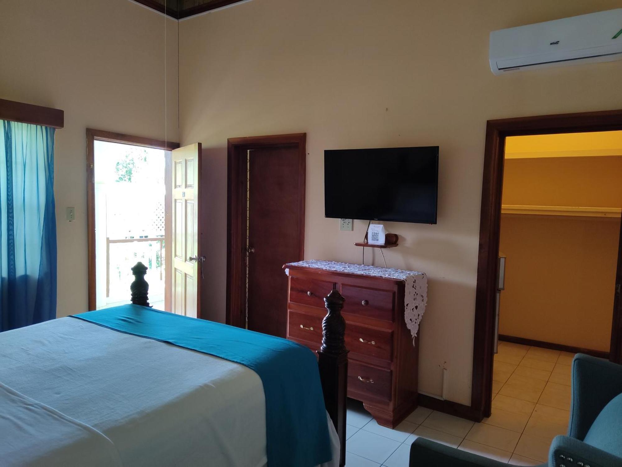 Rayon Hotel Negril Buitenkant foto