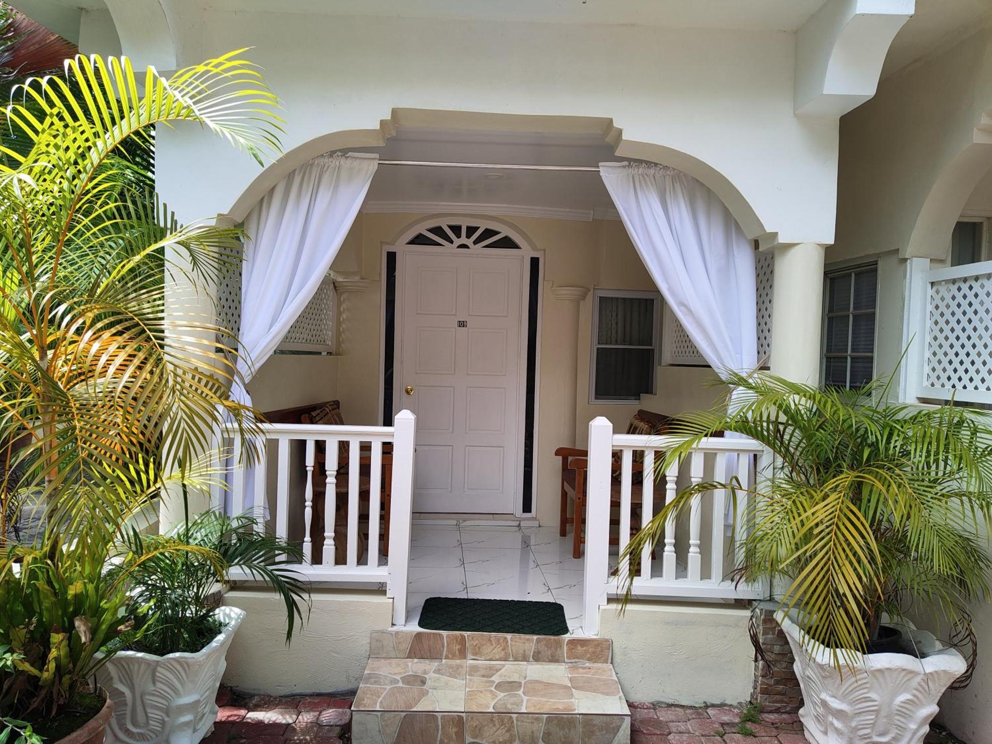 Rayon Hotel Negril Buitenkant foto
