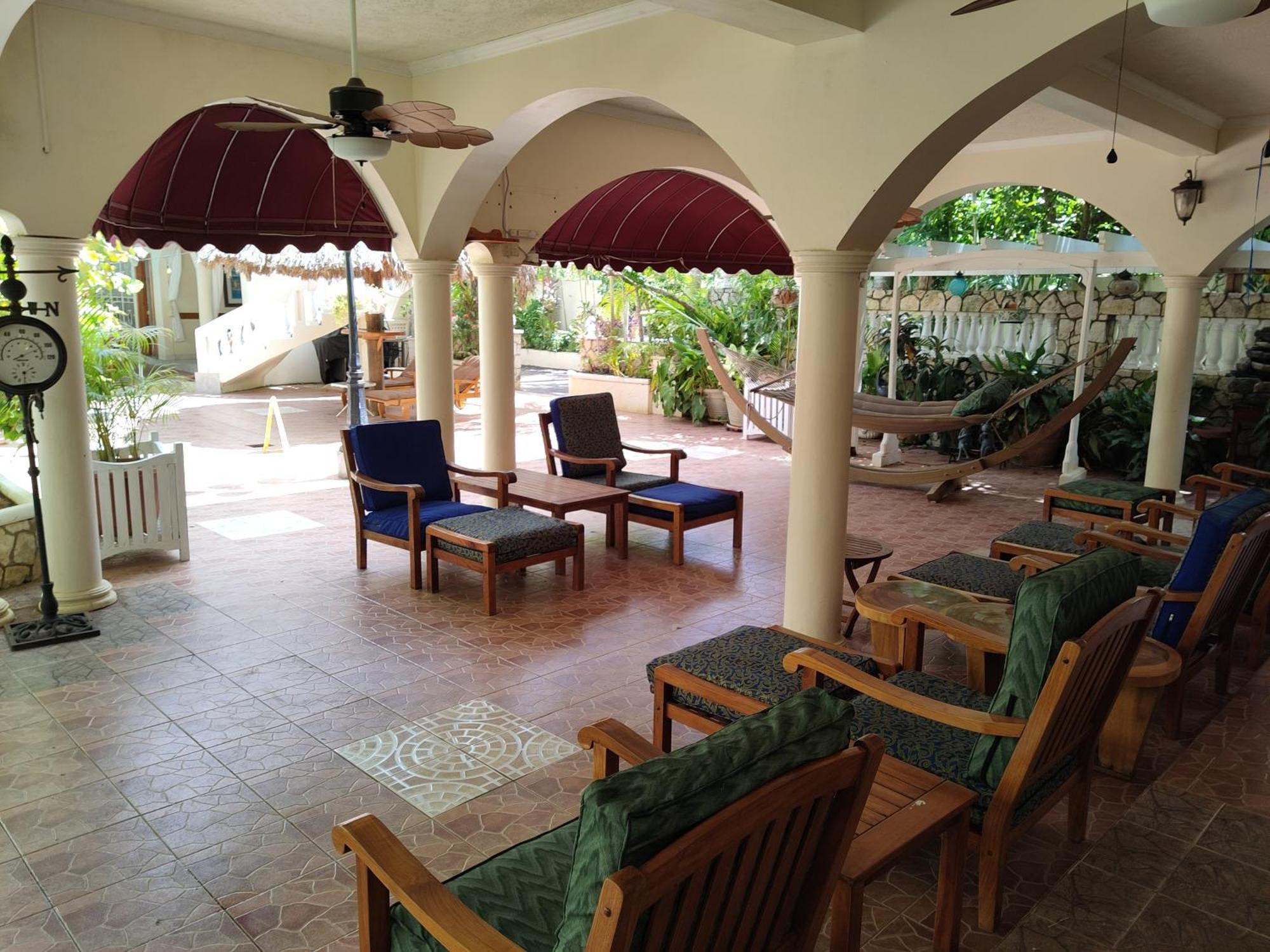 Rayon Hotel Negril Buitenkant foto