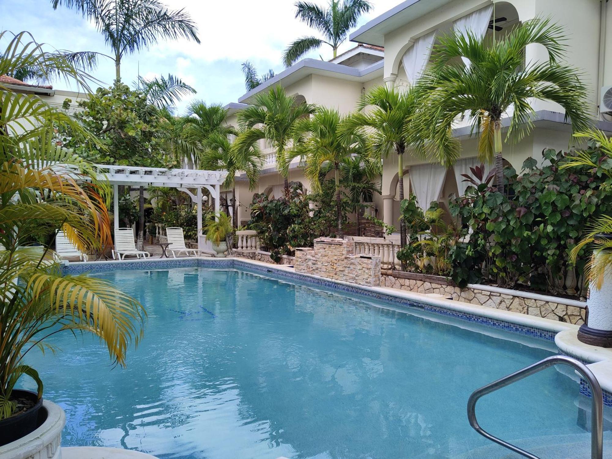 Rayon Hotel Negril Buitenkant foto