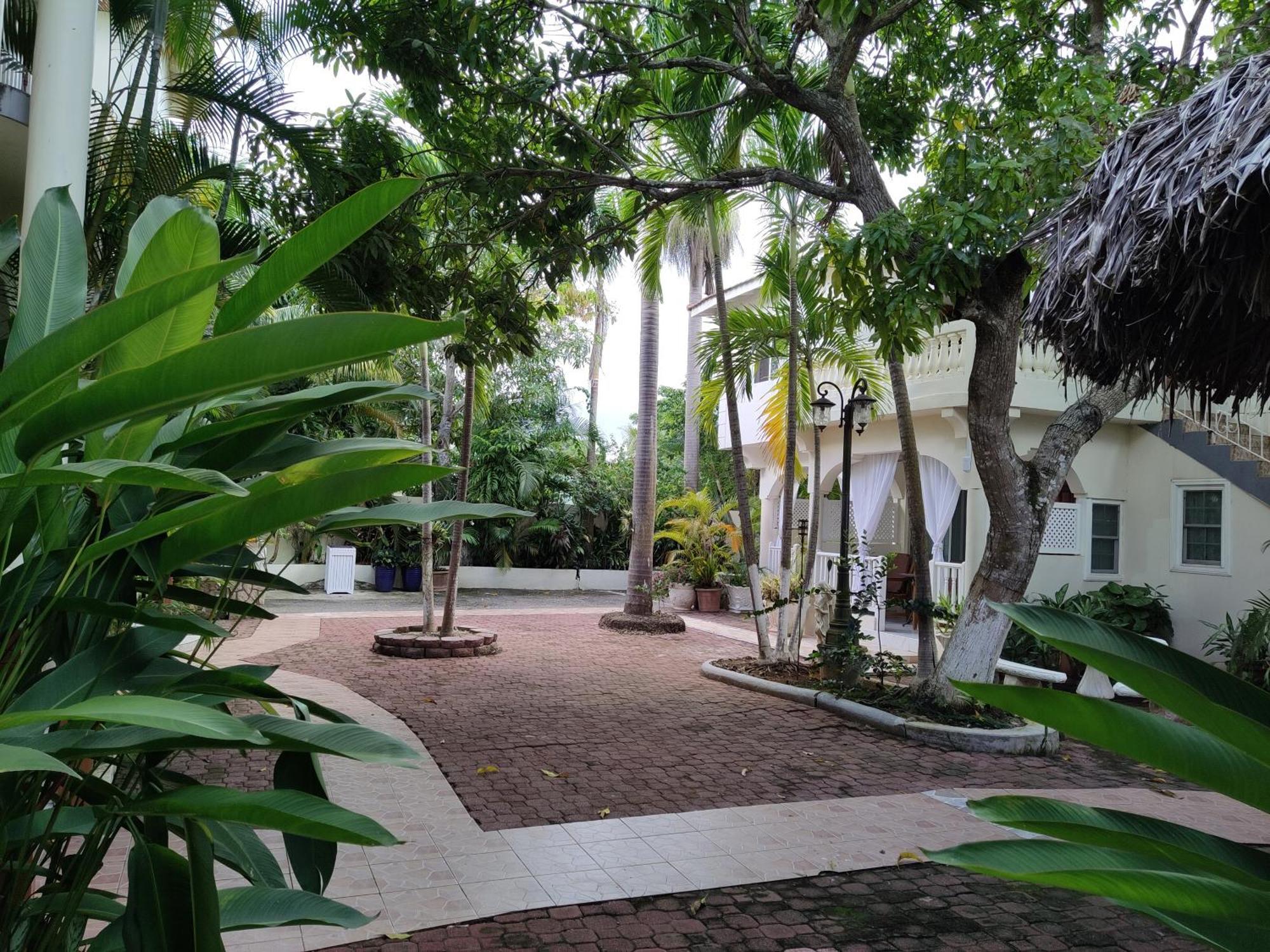 Rayon Hotel Negril Buitenkant foto