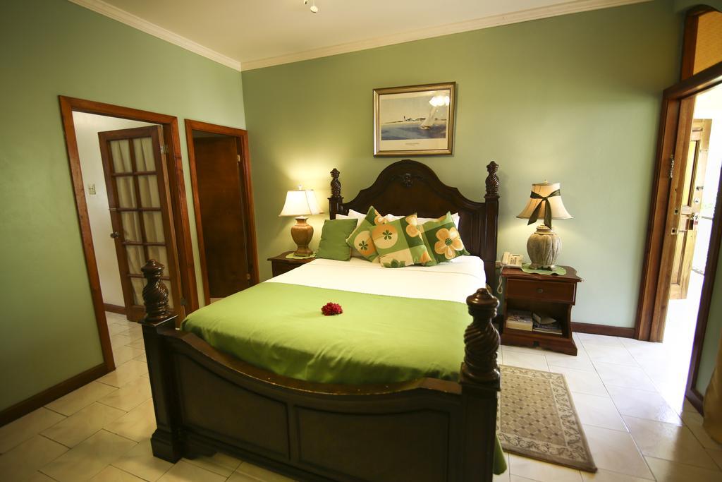 Rayon Hotel Negril Buitenkant foto
