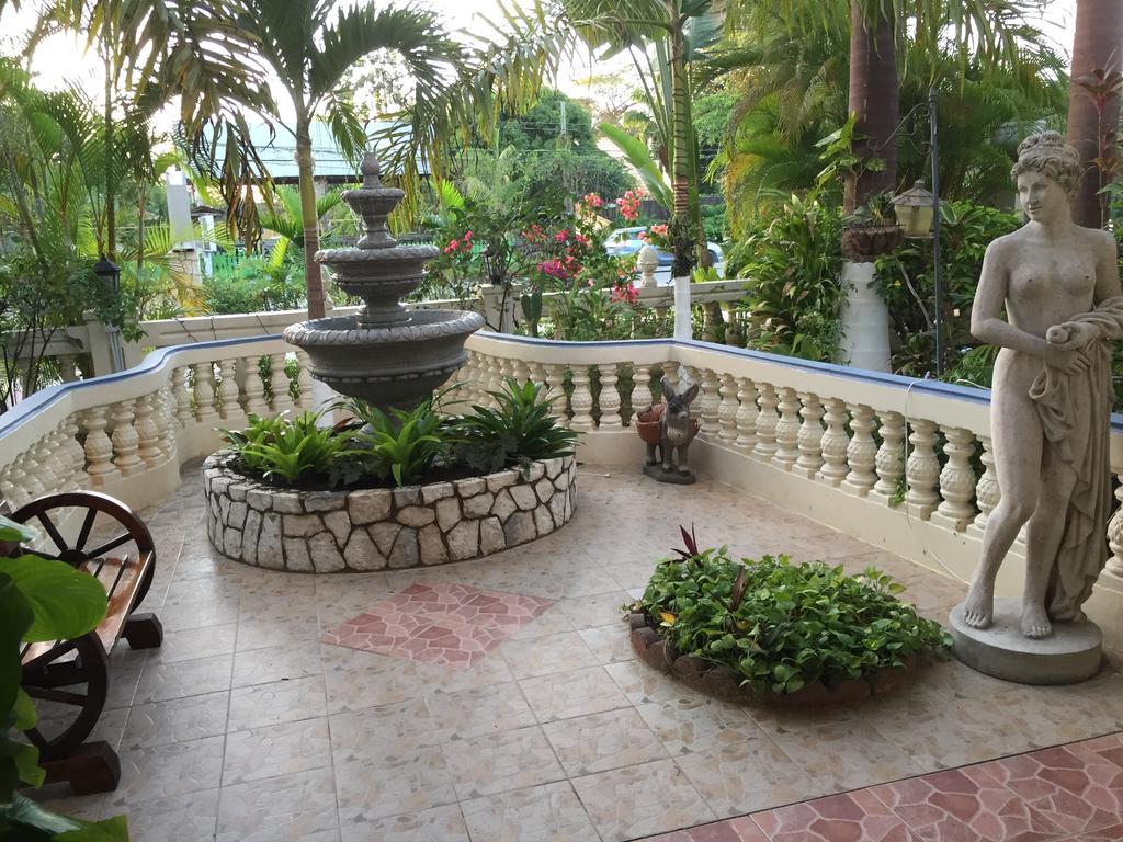 Rayon Hotel Negril Buitenkant foto