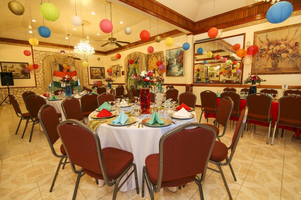 Rayon Hotel Negril Buitenkant foto