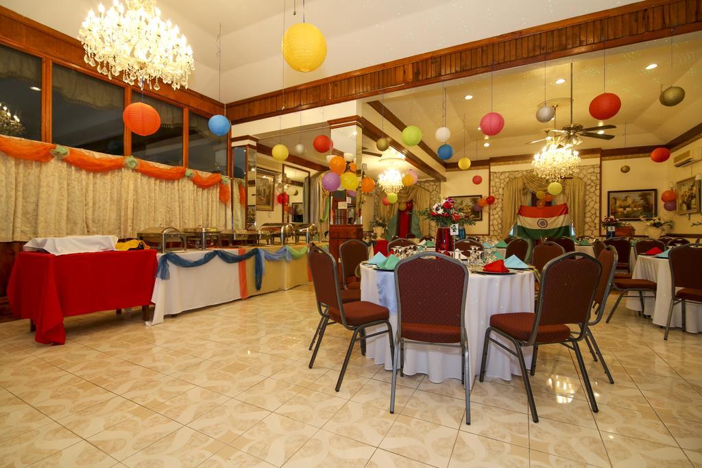 Rayon Hotel Negril Buitenkant foto