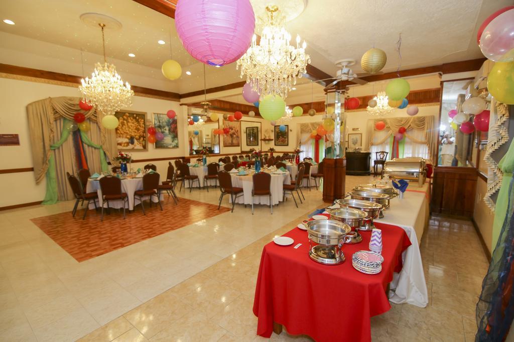 Rayon Hotel Negril Buitenkant foto