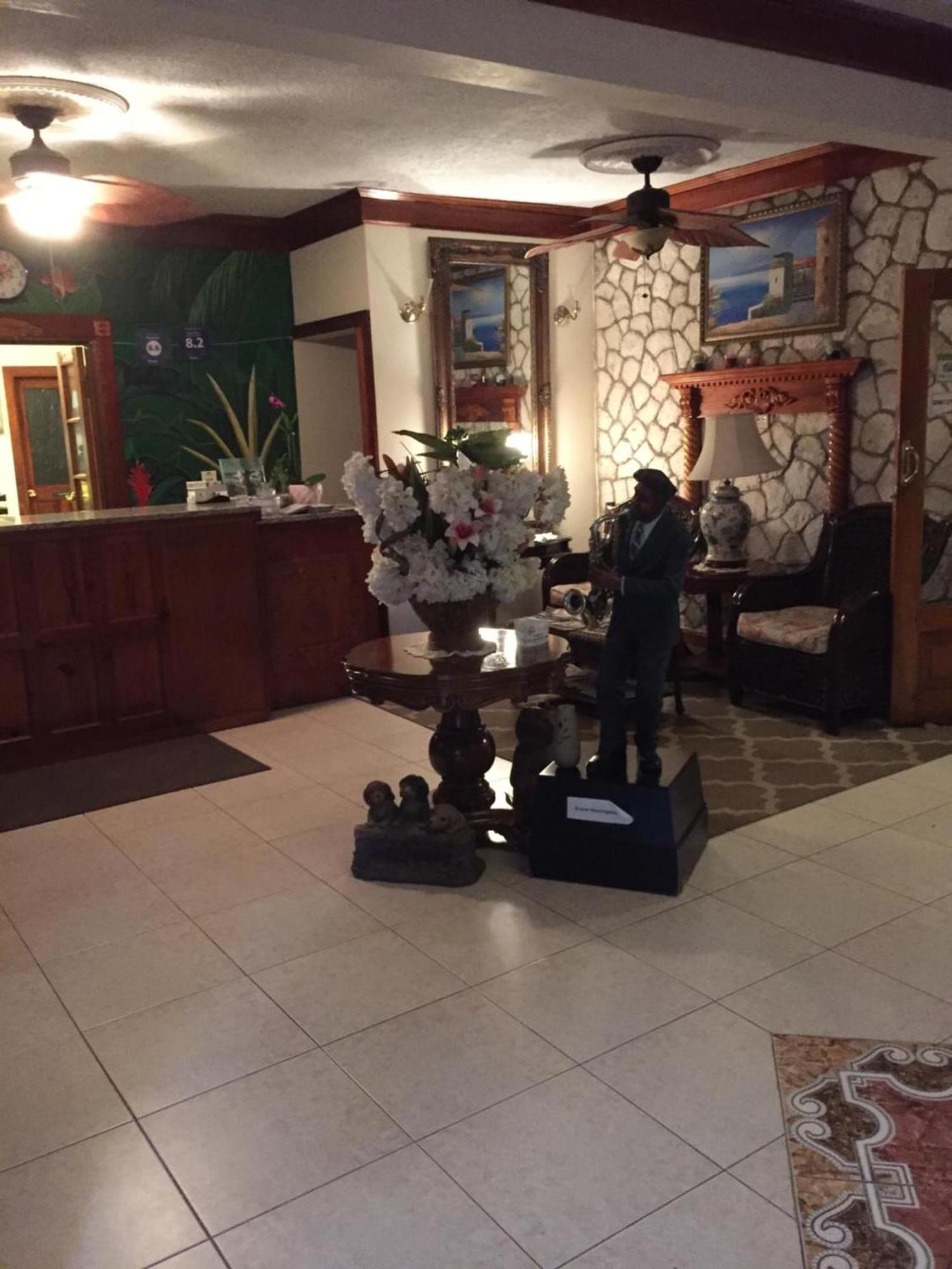 Rayon Hotel Negril Buitenkant foto