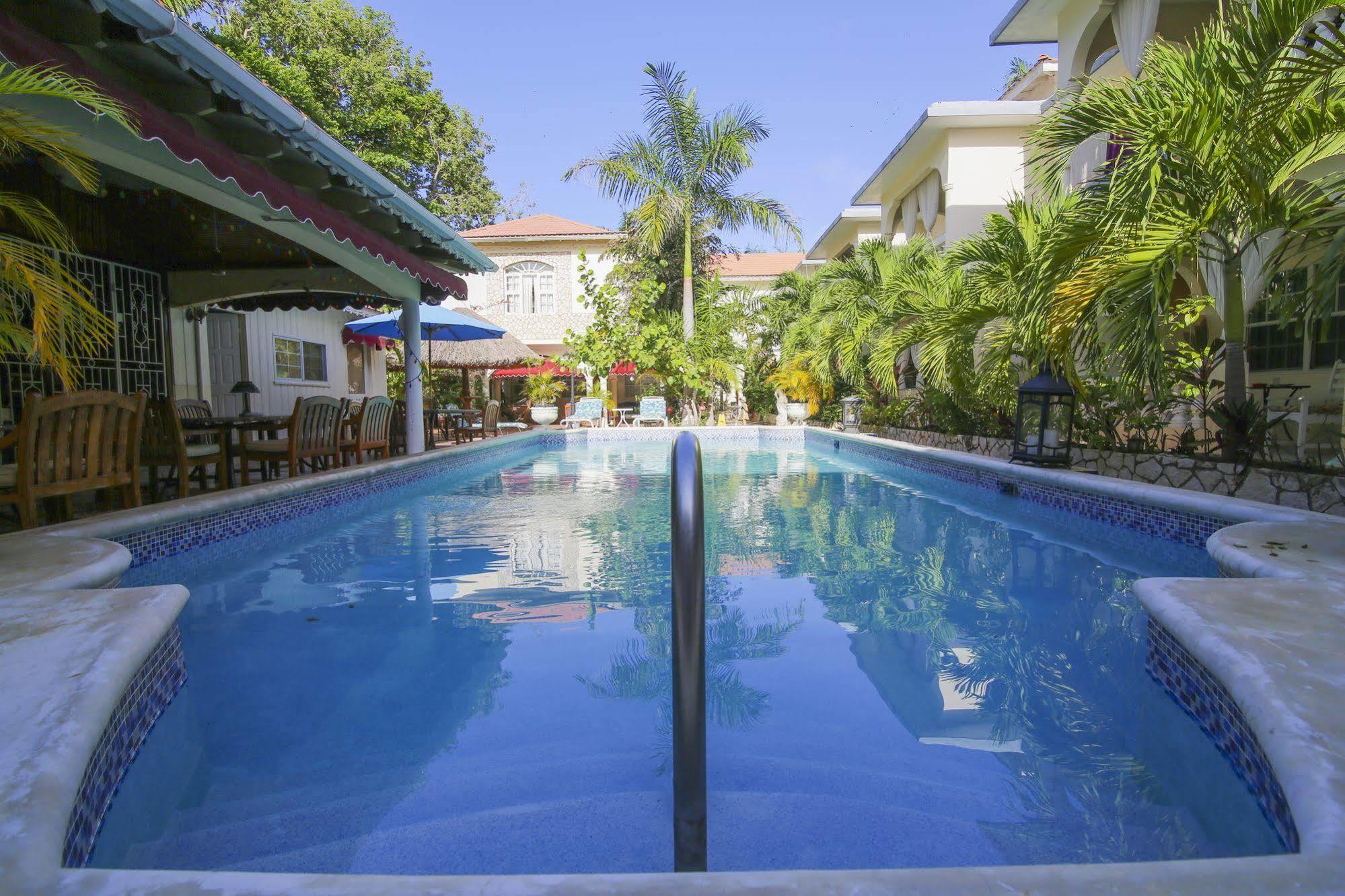 Rayon Hotel Negril Buitenkant foto