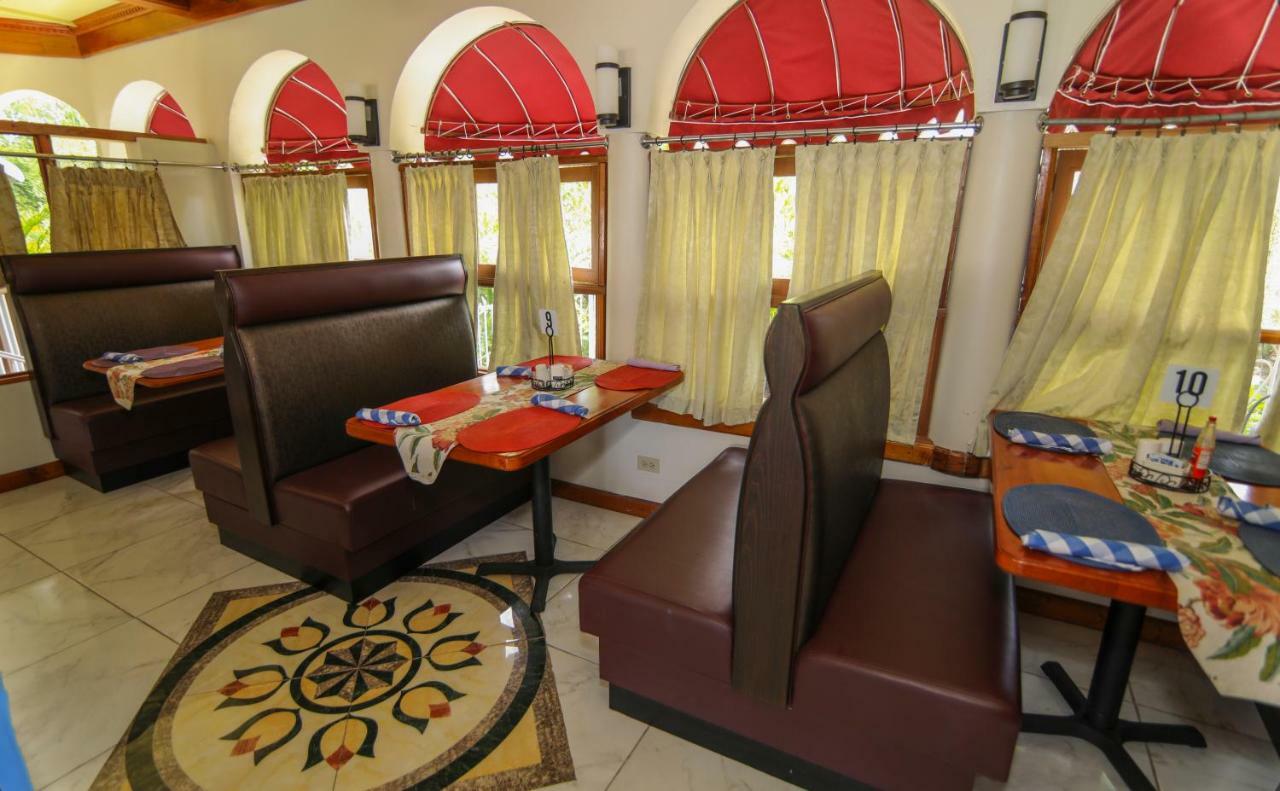 Rayon Hotel Negril Buitenkant foto