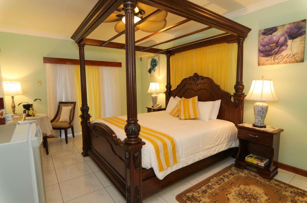 Rayon Hotel Negril Buitenkant foto