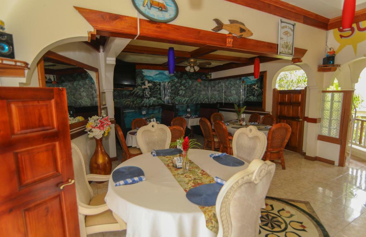 Rayon Hotel Negril Buitenkant foto