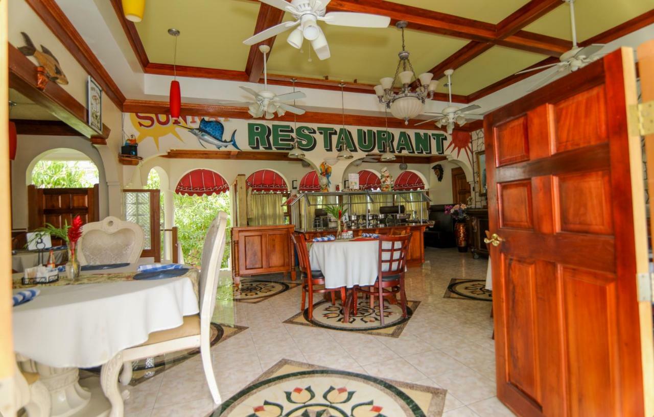 Rayon Hotel Negril Buitenkant foto