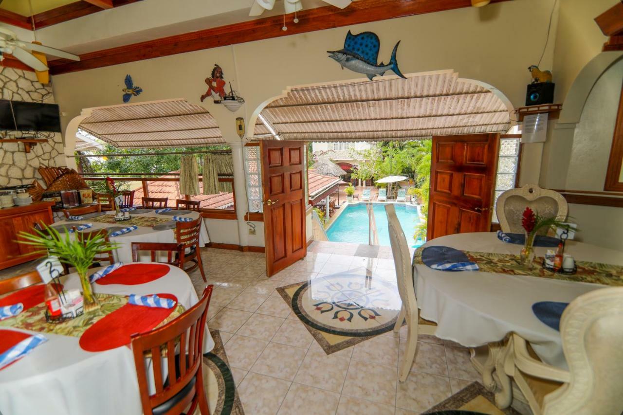 Rayon Hotel Negril Buitenkant foto
